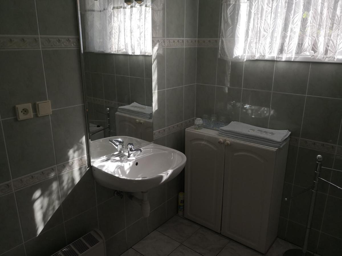 Ubytovani U Machova Jezera - Apartmany - Ludmila Grulisova Doksy  Exterior photo